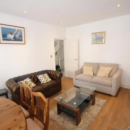 Harrow Place- Stylish Two Bedroom Apartment.